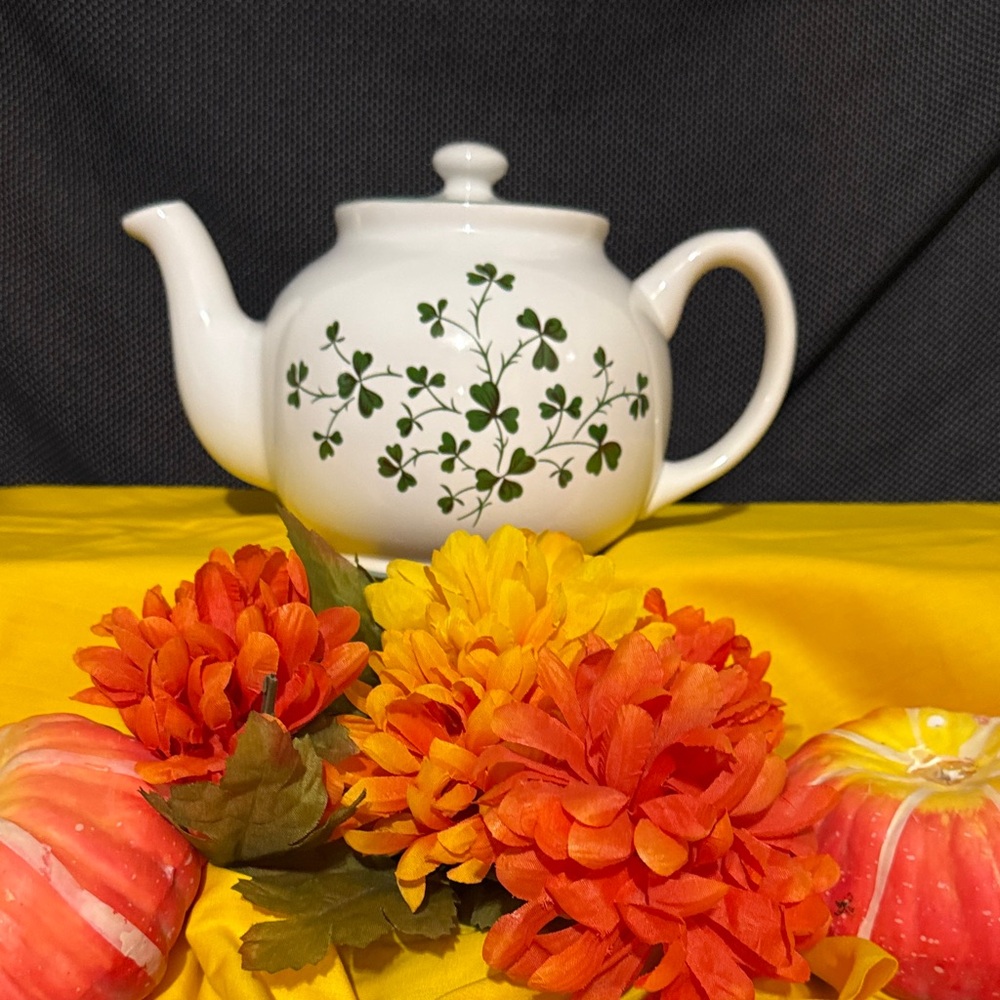 Bewley Irish White Teapot with Green Clover Design
